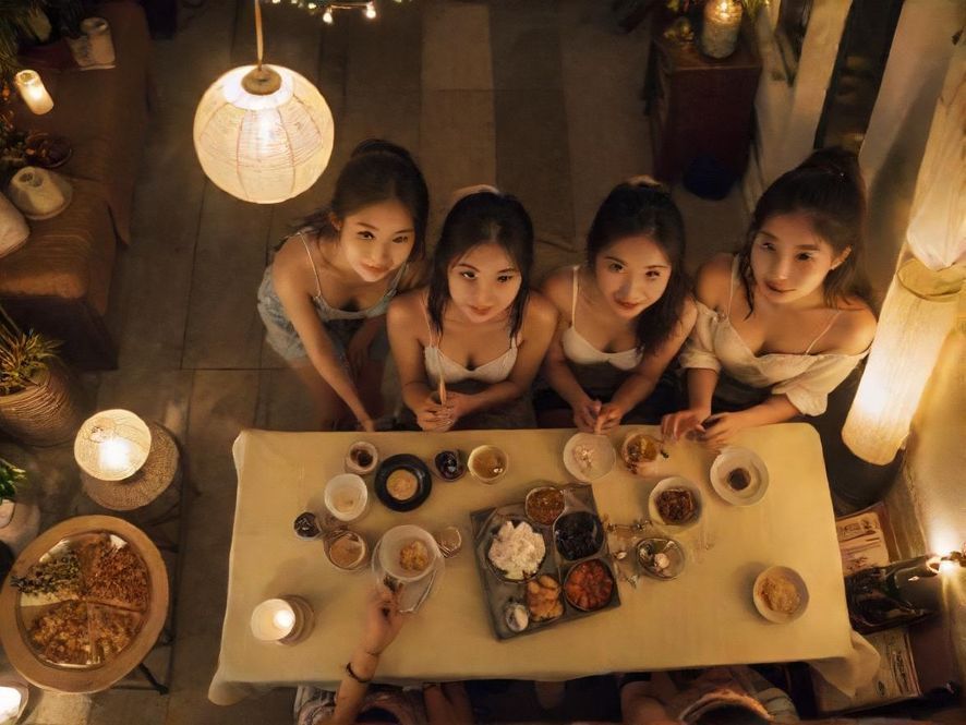 广佛休闲娱乐场景温馨街头咖啡馆