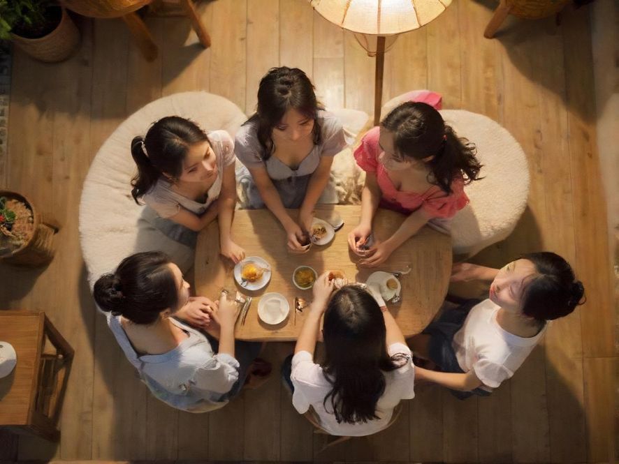 花社区论坛网友线下聚会场景