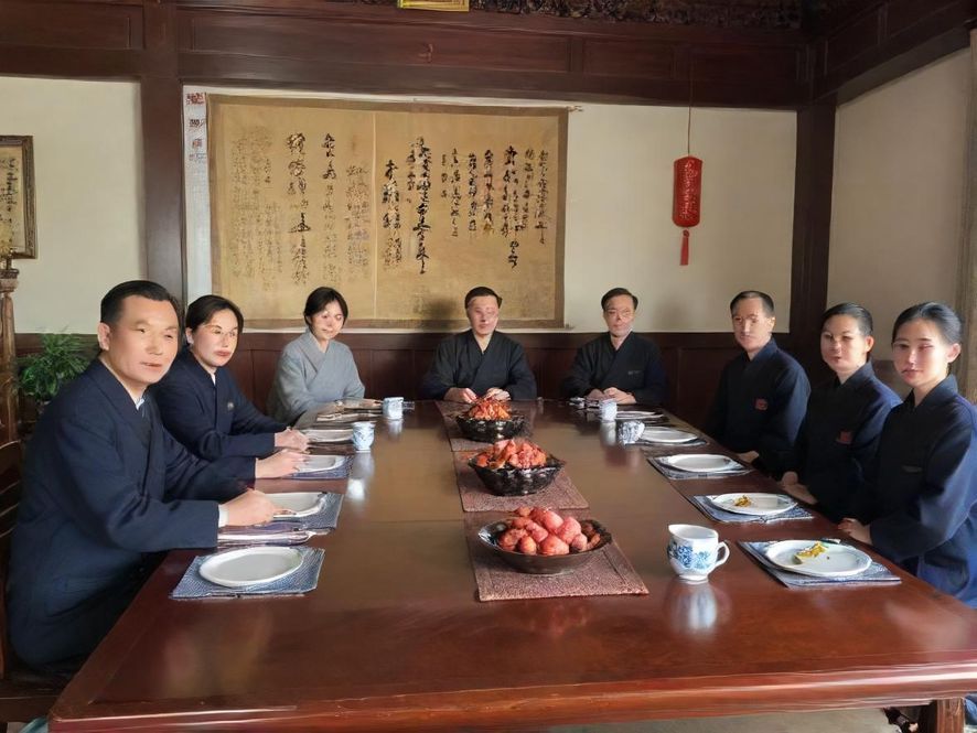 广州一家具有欧式风格的私人会所内部，宽敞舒适且装饰奢华，展现高端品味。